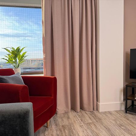 Elegant One Bedroom Apartment Swindon Ngoại thất bức ảnh