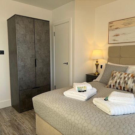 Elegant One Bedroom Apartment Swindon Ngoại thất bức ảnh