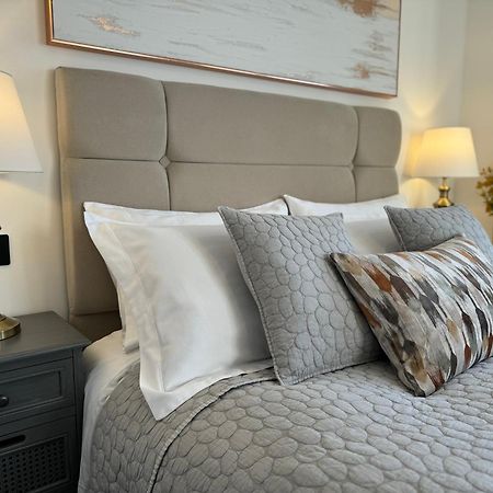 Elegant One Bedroom Apartment Swindon Ngoại thất bức ảnh