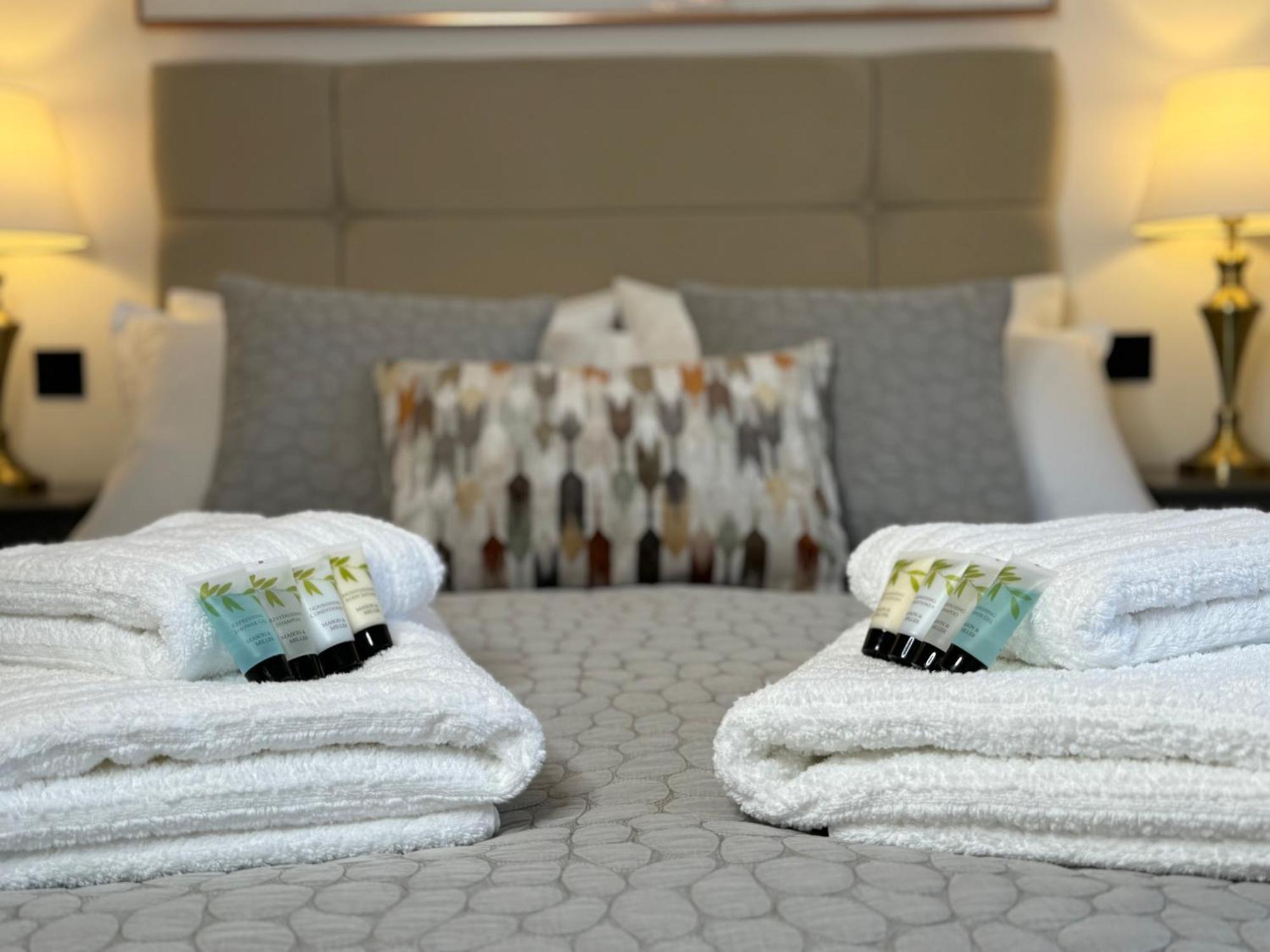 Elegant One Bedroom Apartment Swindon Ngoại thất bức ảnh