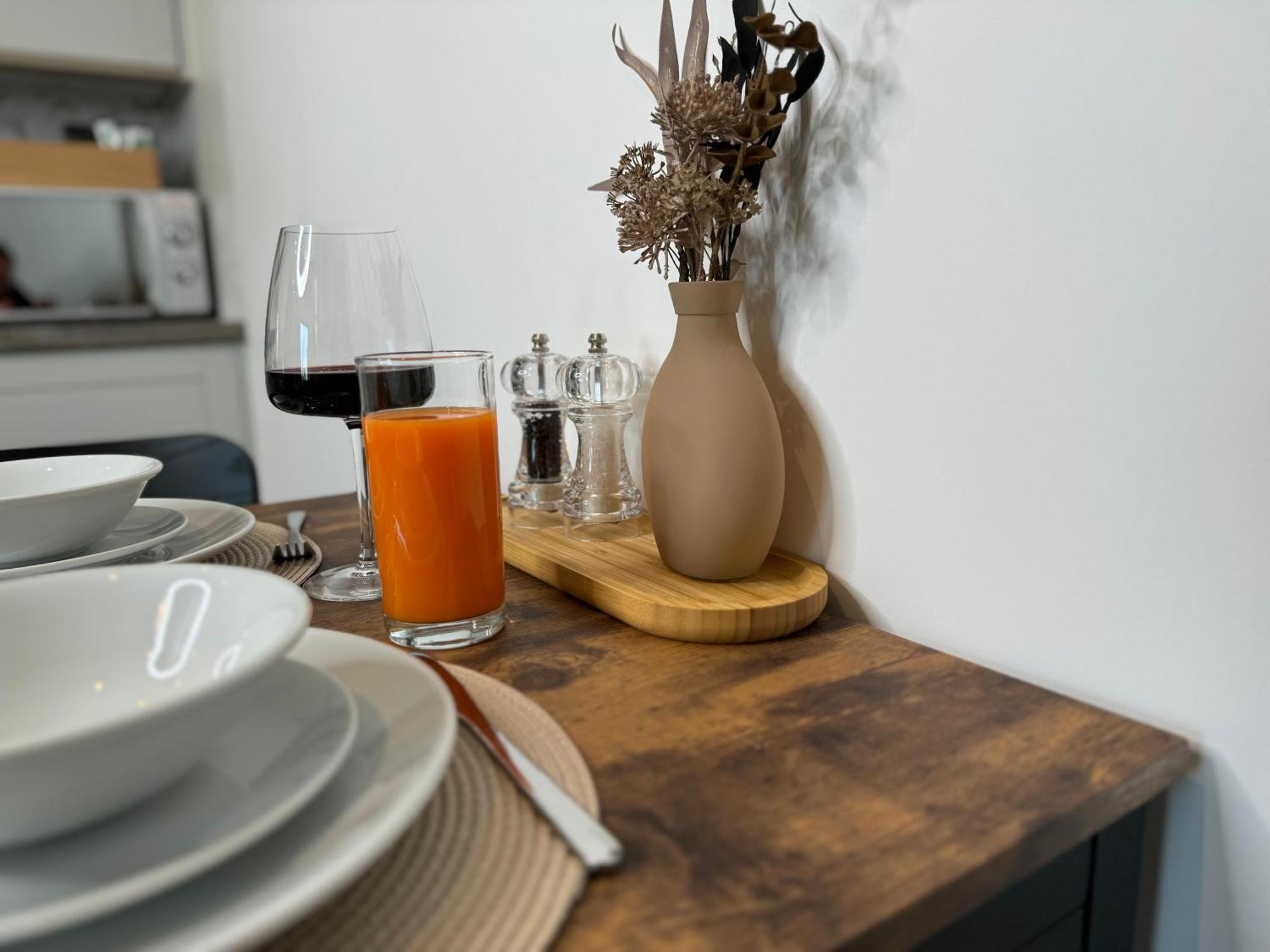 Elegant One Bedroom Apartment Swindon Ngoại thất bức ảnh