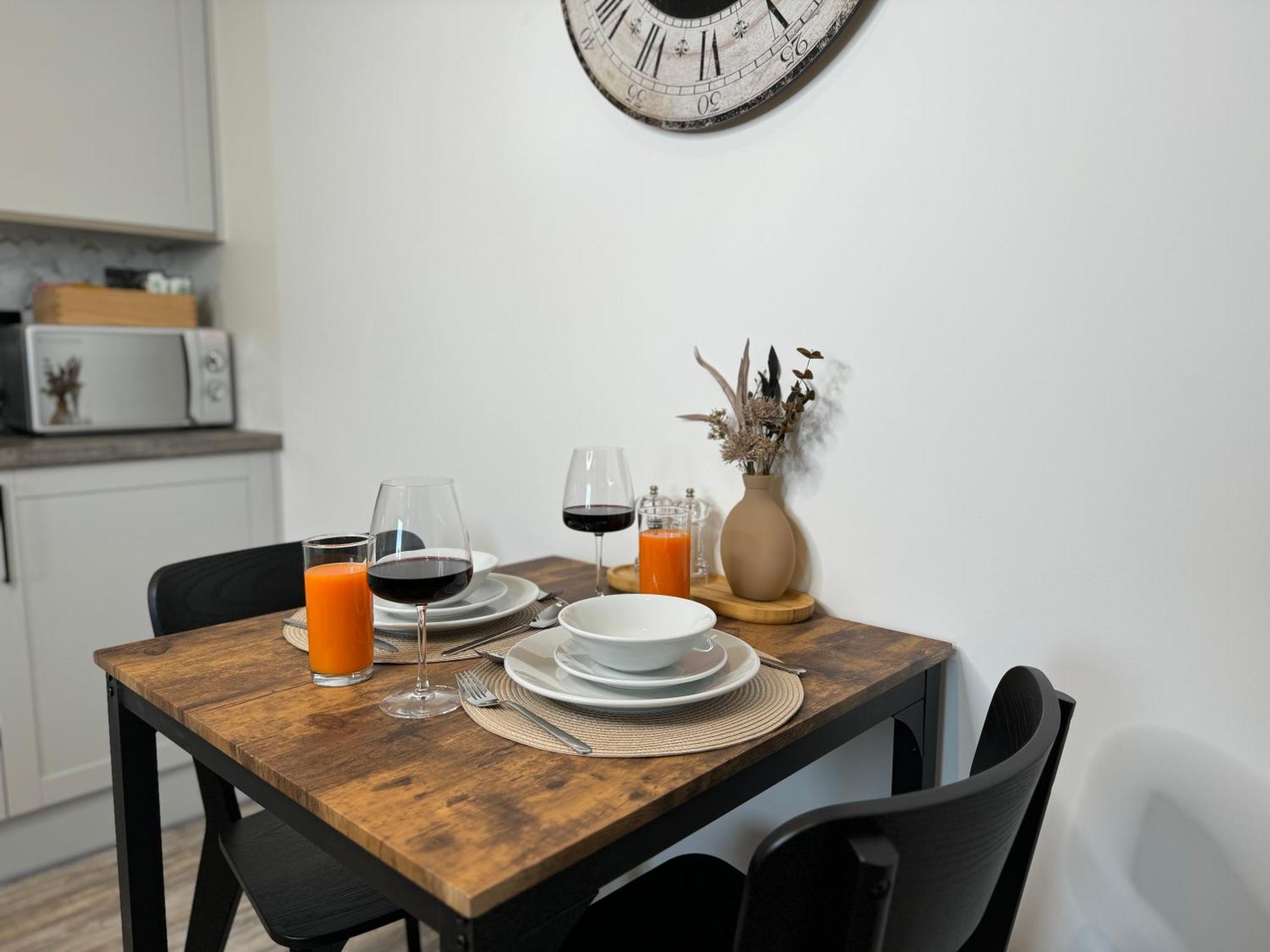 Elegant One Bedroom Apartment Swindon Ngoại thất bức ảnh