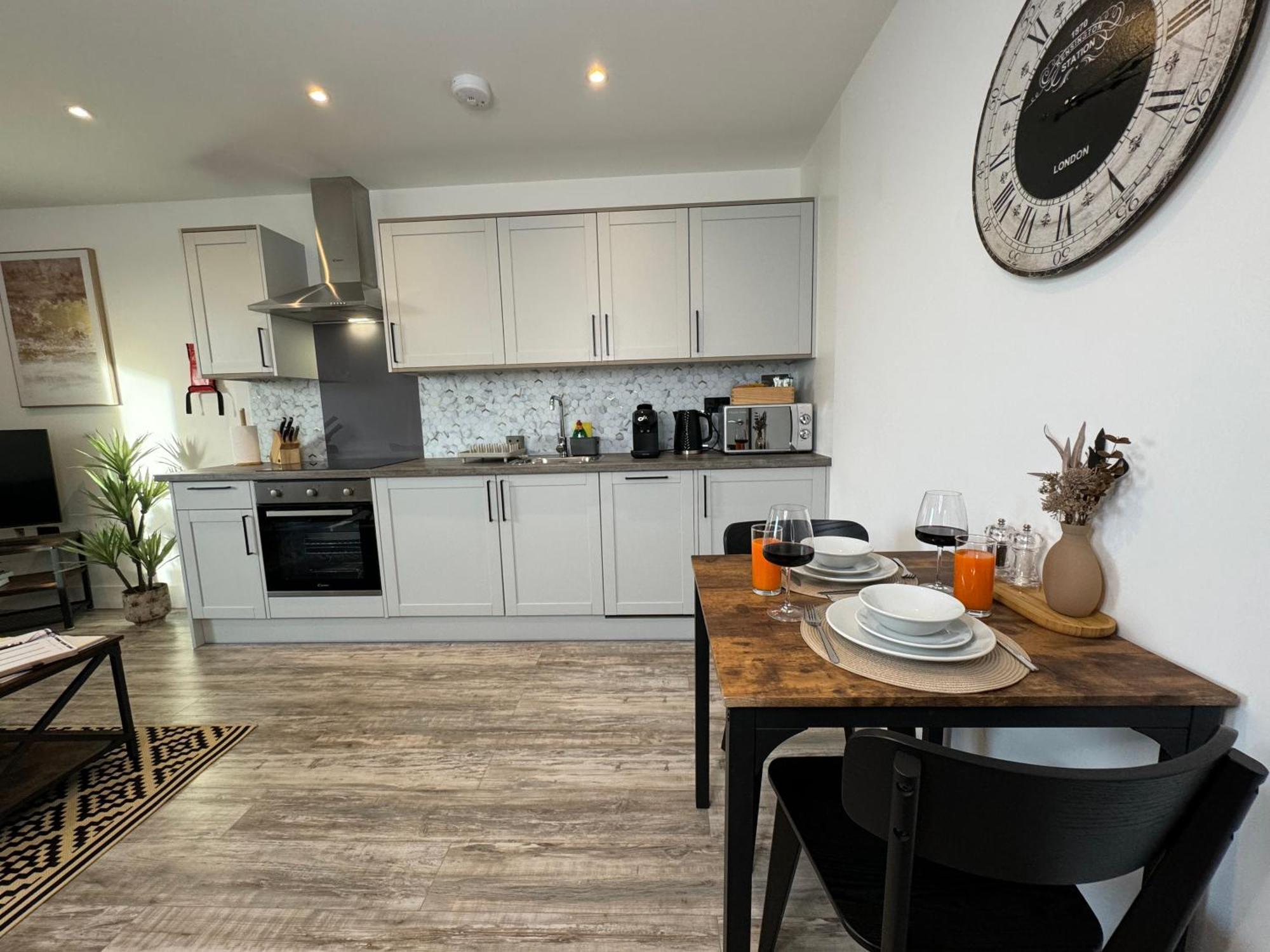 Elegant One Bedroom Apartment Swindon Ngoại thất bức ảnh