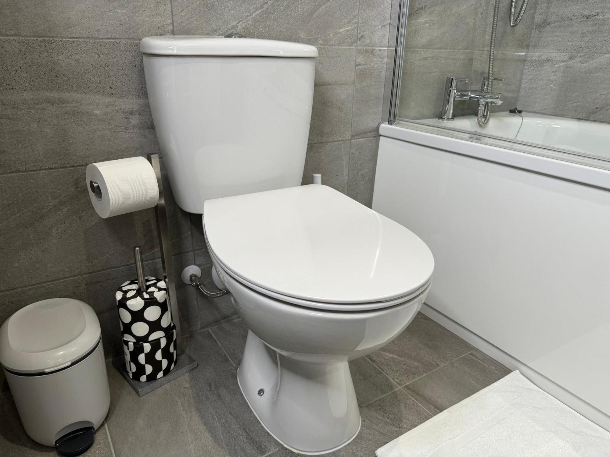 Elegant One Bedroom Apartment Swindon Ngoại thất bức ảnh