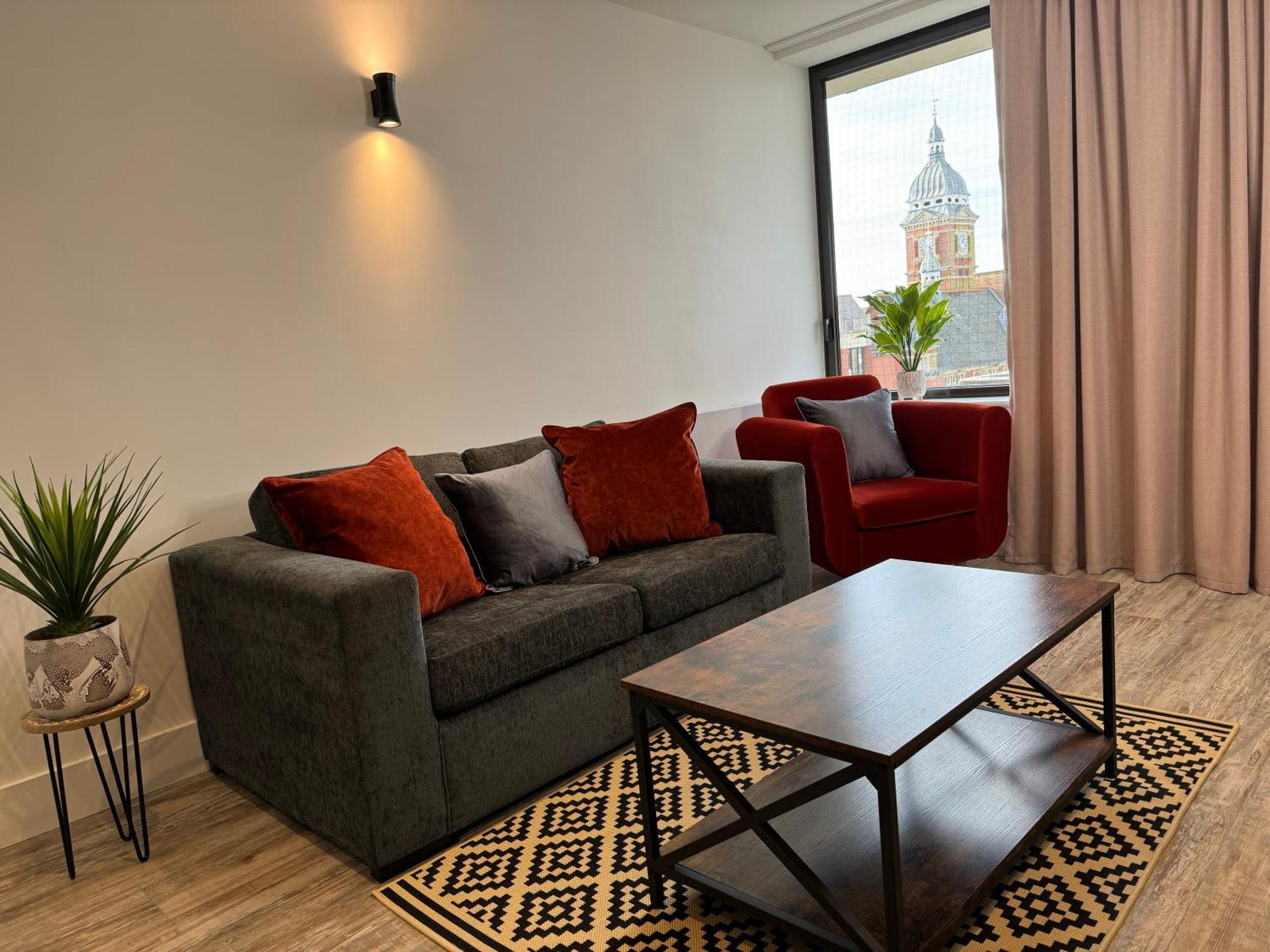 Elegant One Bedroom Apartment Swindon Ngoại thất bức ảnh